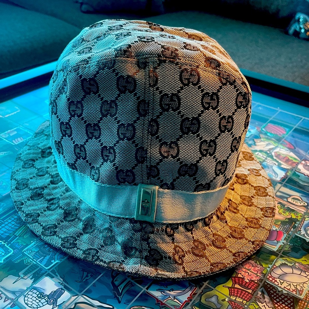 A Gucci fedora womens hat in great condition